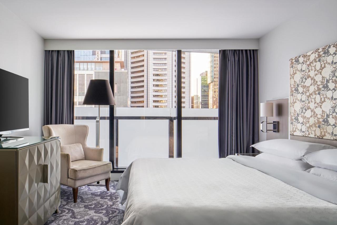 Deluxe Larger King Room with City View